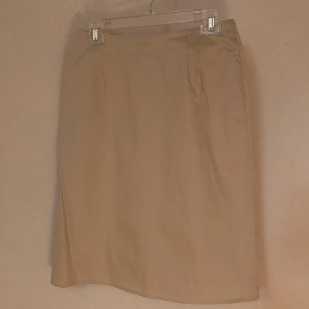 Banana republic knee length beige skirt